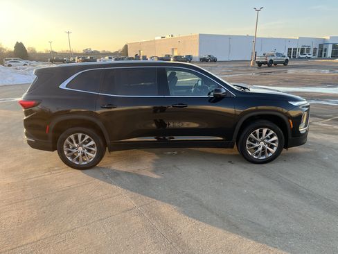 Used 2025 Buick Enclave Preferred image 7