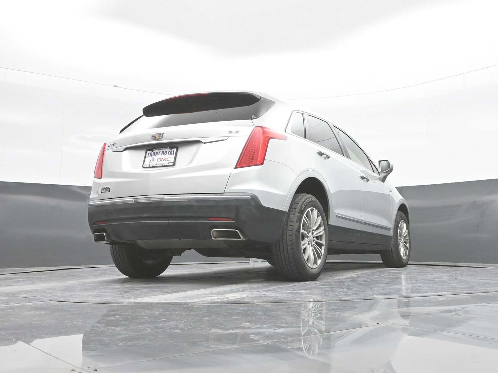 Used 2017 Cadillac XT5 Luxury w/ Driver Awareness Package AWD/4WD image 46