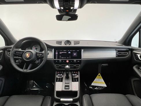 Certified 2025 Porsche Macan Turbo image 6