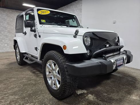 Used 2017 Jeep Wrangler Sahara w/ Connectivity Group AWD/4WD image 4