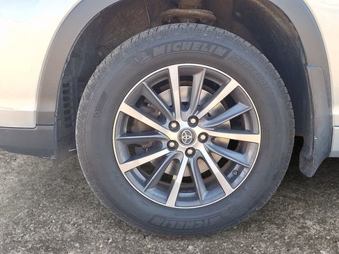 Used 2017 Toyota Highlander XLE image 7