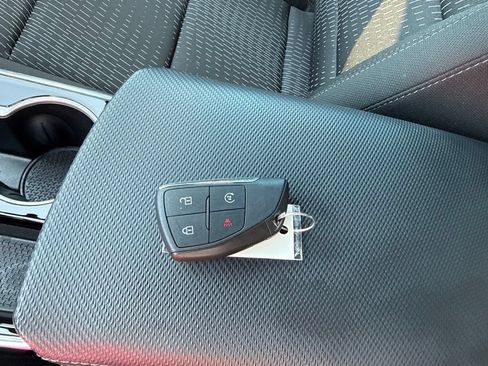 Used 2026 Chevrolet Equinox LT AWD/4WD image 34