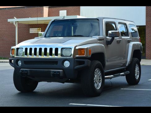 Used 2006 HUMMER H3 w/ Chrome Appearance Package AWD/4WD image 1
