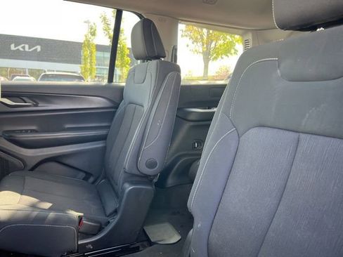 Used 2023 Jeep Grand Cherokee L Laredo image 29