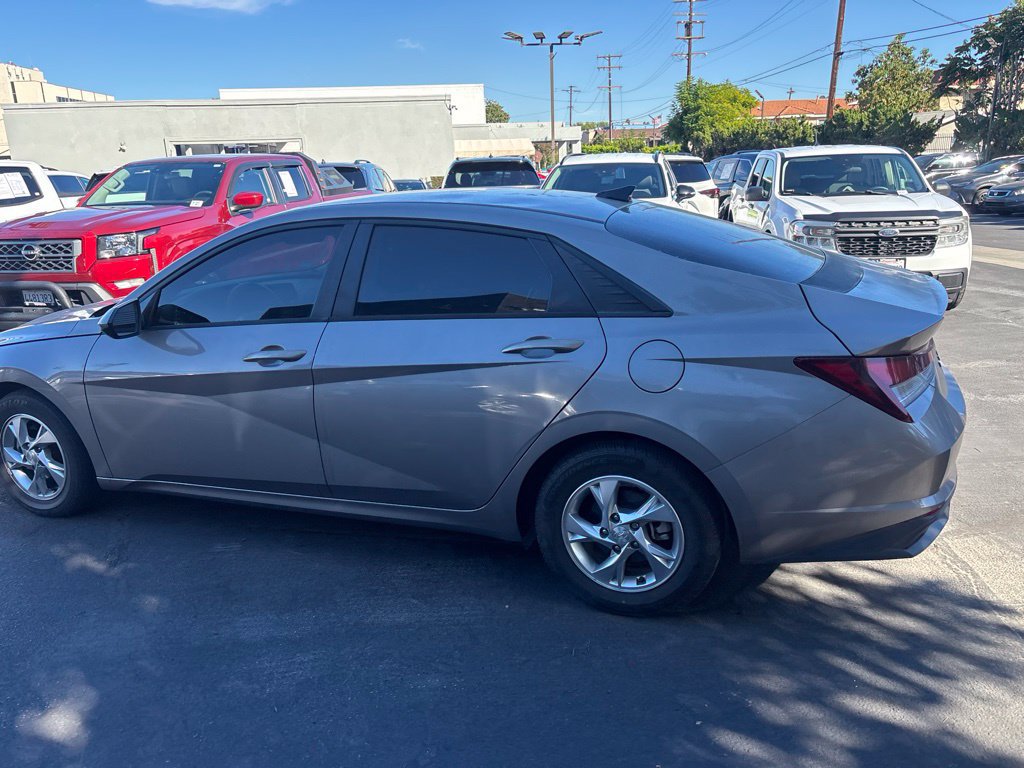 Used 2021 Hyundai Elantra SE FWD image 7