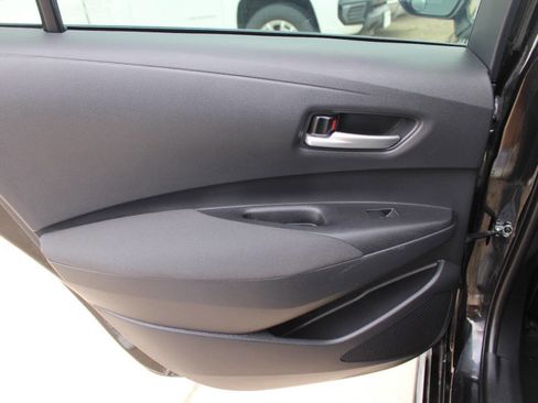 Used 2020 Toyota Corolla LE image 9