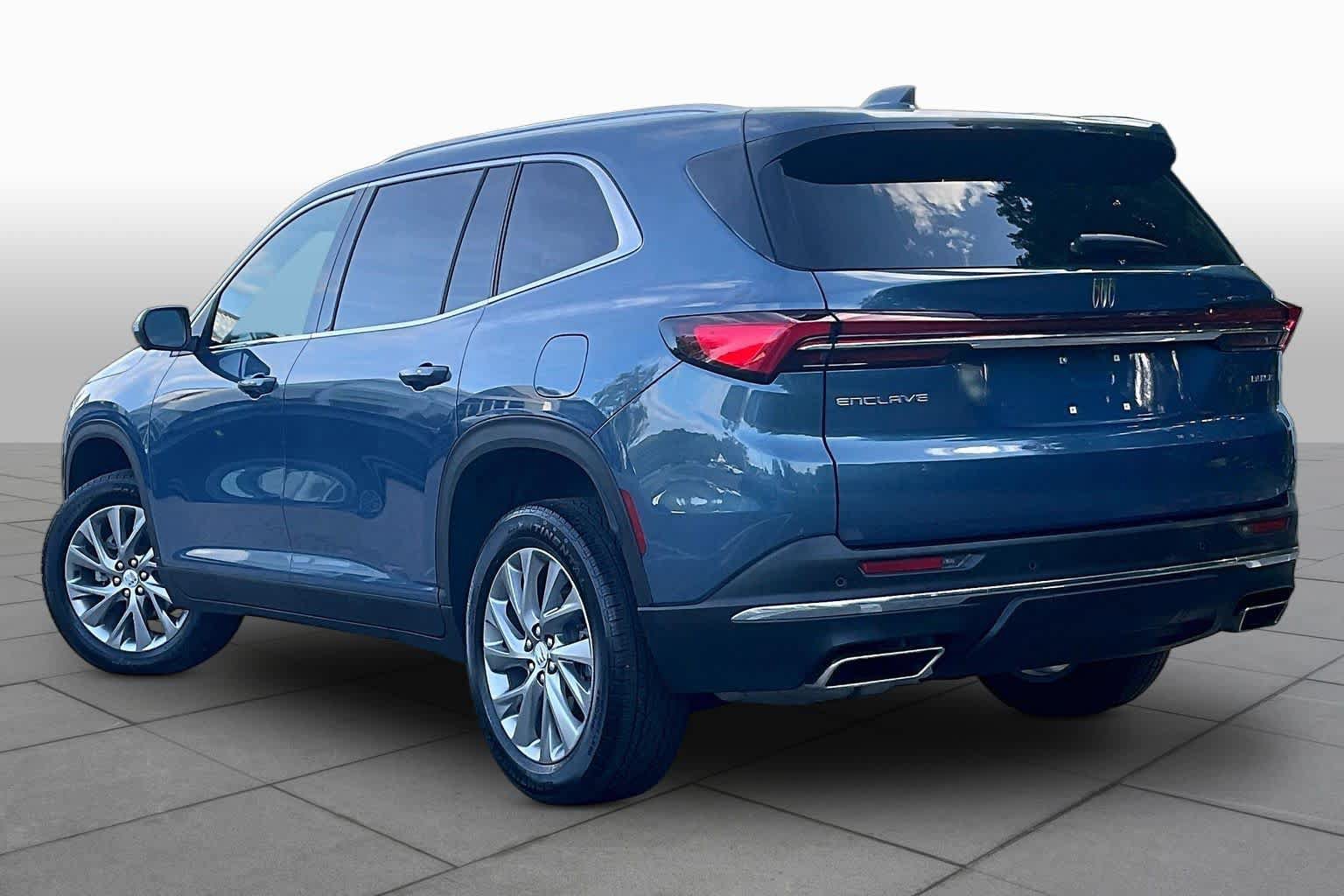 Used 2025 Buick Enclave Preferred w/ Power Package FWD image 11
