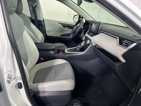 Used 2019 Toyota RAV4 XLE Premium w/ Cold Weather Package AWD/4WD image 28