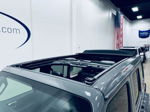 Used 2019 Jeep Wrangler Unlimited Sahara image 15