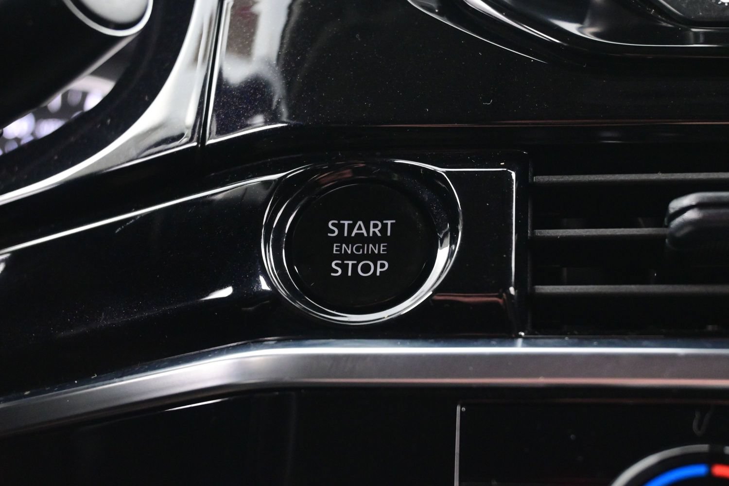 Used 2025 Nissan Pathfinder SV AWD/4WD image 25