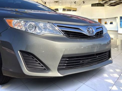 Used 2012 Toyota Camry LE FWD image 2