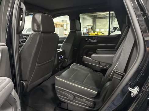Used 2023 GMC Yukon SLT w/ SLT Premium Package AWD/4WD image 8