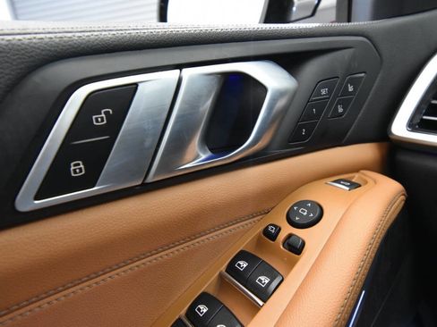 Used 2022 BMW X5 xDrive40i w/ M Sport Package image 31