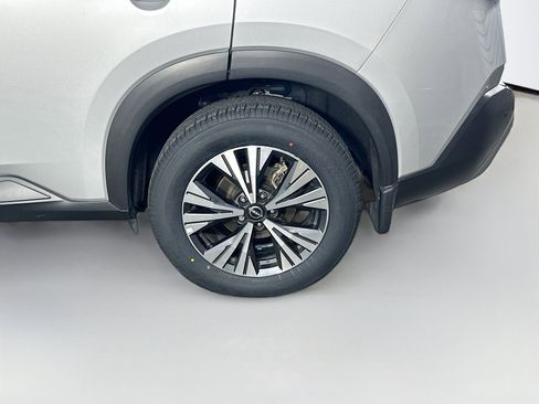 Used 2023 Nissan Rogue SV w/ SV Premium Package image 11