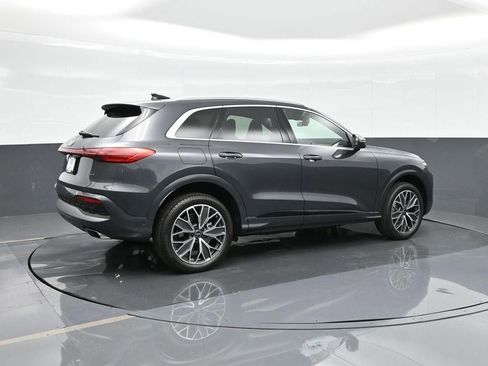 Used 2025 Audi Q5 Premium Plus w/ Premium Plus AWD/4WD image 2