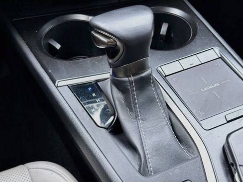 Used 2019 Lexus UX 200 w/ Premium Package FWD image 28