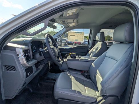 New 2025 Ford F550 4x4 Crew Cab image 23
