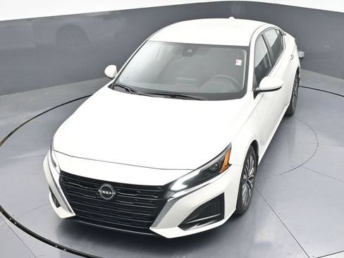 Used 2023 Nissan Altima 2.5 SV FWD image 31