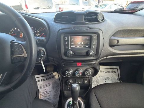 Used 2015 Jeep Renegade Latitude image 17