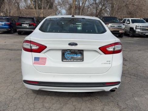 Used 2016 Ford Fusion SE image 4