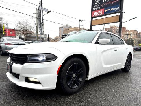Used 2019 Dodge Charger SXT w/ Driver Confidence Group image 3