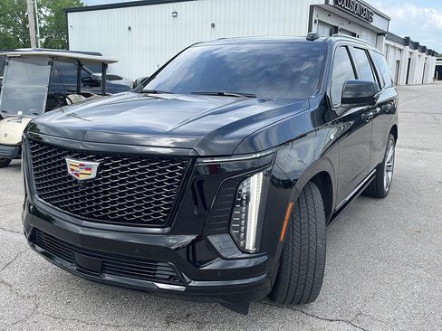 Used 2025 Cadillac Escalade Sport Platinum AWD/4WD image 3
