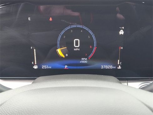 Certified 2024 Chevrolet Trax LT w/ Sunroof Package image 17