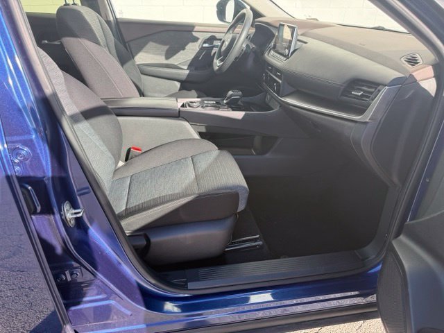 Used 2023 Nissan Rogue SV AWD/4WD image 17
