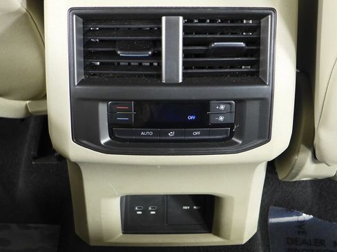 Used 2023 Volkswagen Atlas SE AWD/4WD image 24