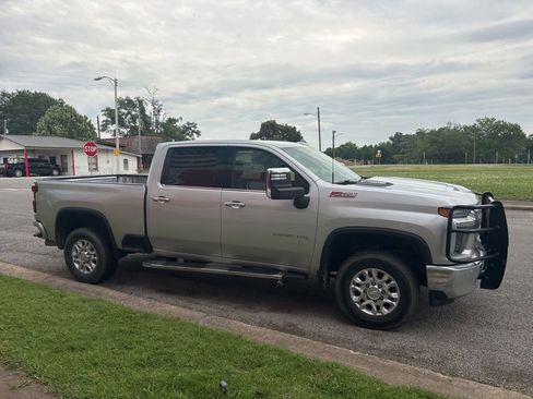 Used 2020 Chevrolet Silverado 2500 LTZ w/ LTZ Plus Package AWD/4WD image 6