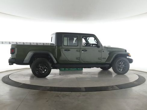 Used 2023 Jeep Gladiator Sport AWD/4WD image 6