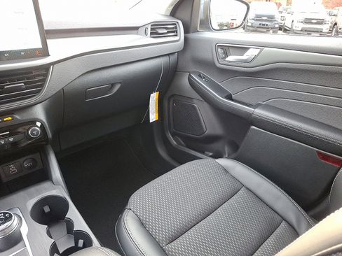 New 2026 Ford Escape SE image 18