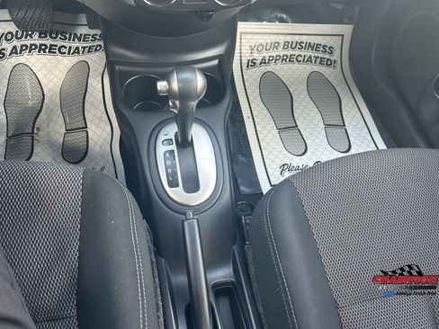 Used 2016 Nissan Versa SV image 17