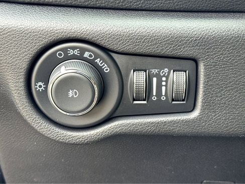 Used 2024 Chrysler Pacifica Pinnacle image 17