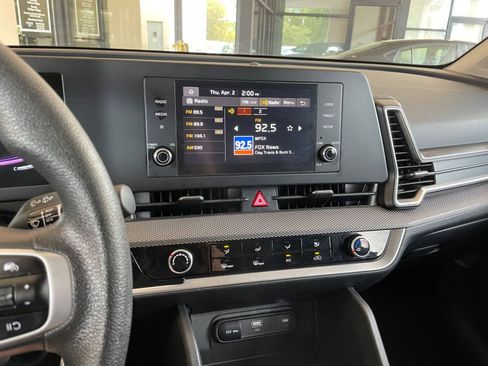 Used 2025 Kia Sportage LX image 17