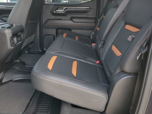 Used 2023 GMC Sierra 1500 AT4 w/ AT4 Preferred Package AWD/4WD image 8