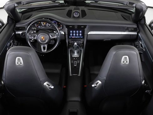 Used 2019 Porsche 911 Turbo image 22