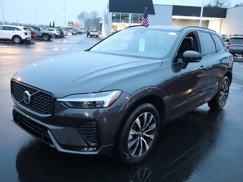 Used 2025 Volvo XC60 B5 Plus w/ Climate Package image 8