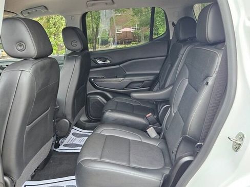 Used 2023 GMC Acadia SLT image 7