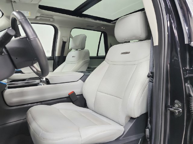 Used 2025 Ford Expedition Platinum w/ Driver's Package AWD/4WD image 19