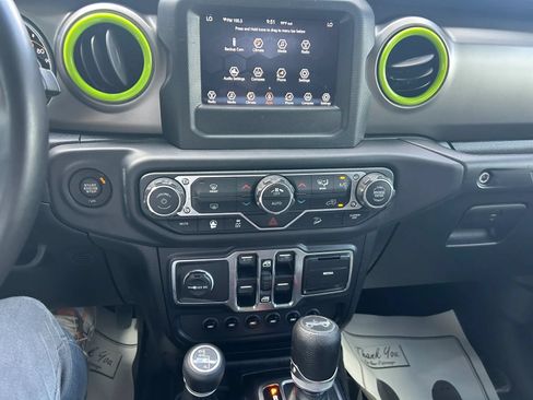 Used 2018 Jeep Wrangler Unlimited Sport S AWD/4WD image 21