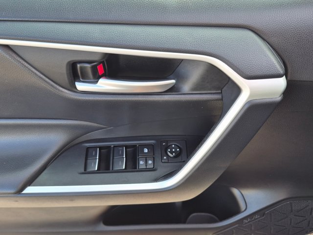 Used 2025 Toyota RAV4 XLE FWD image 16