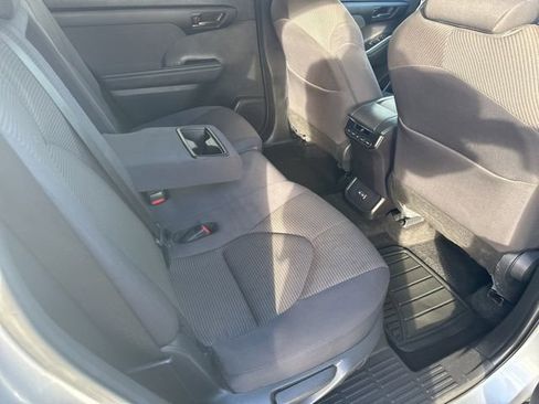 Used 2024 Toyota Highlander LE image 20