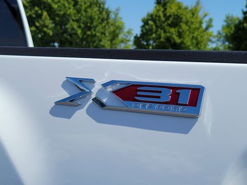 New 2025 GMC Sierra 2500 SLT w/ SLT Premium Package image 12