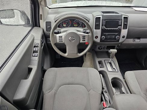 Used 2016 Nissan Frontier SV image 13
