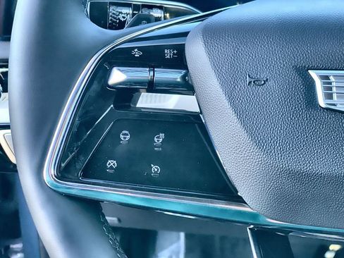 New 2026 Cadillac Optiq Luxury 1 image 20