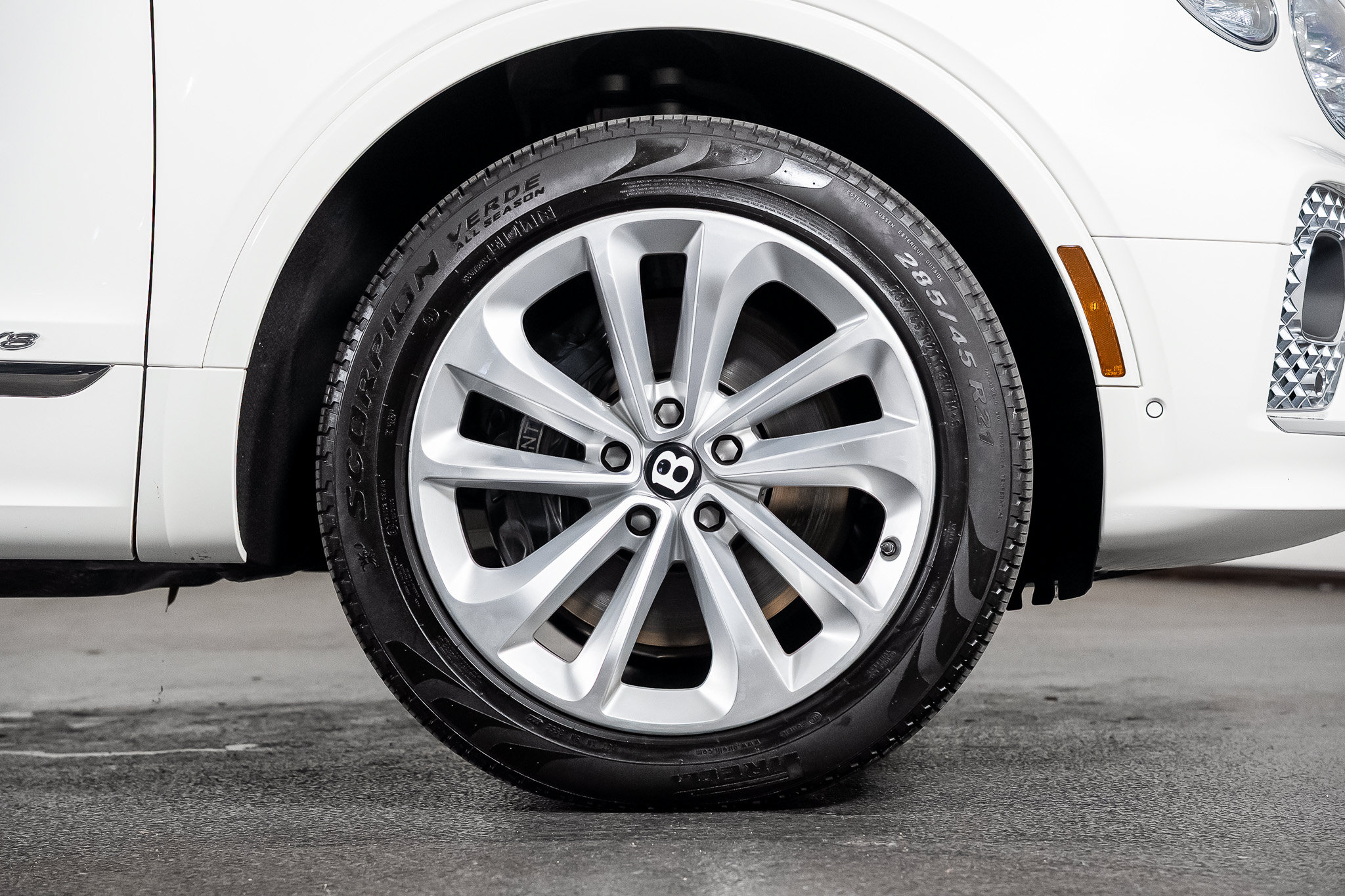 Used 2022 Bentley Bentayga AWD/4WD image 34