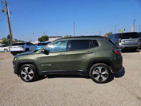 Used 2018 Jeep Compass Latitude w/ Popular Equipment Group FWD image 5