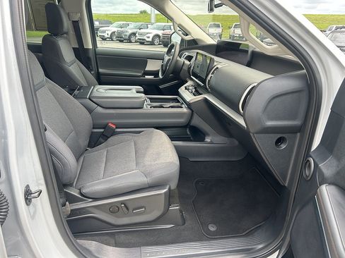 Used 2025 Ford Expedition Active AWD/4WD image 21