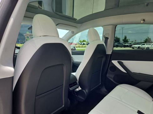 Used 2022 Tesla Model Y Long Range AWD/4WD image 16